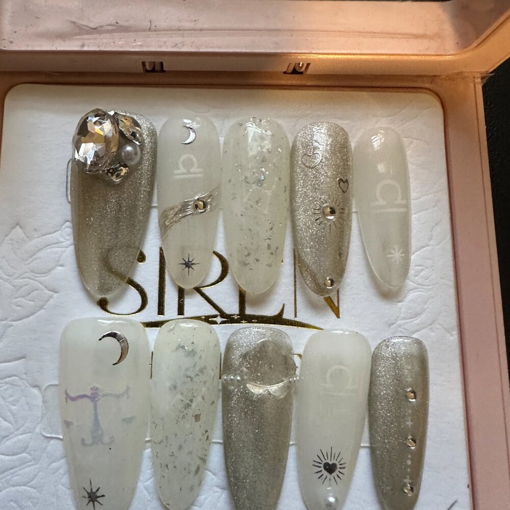 Libra high-quality handcrafted reusable press on nails.